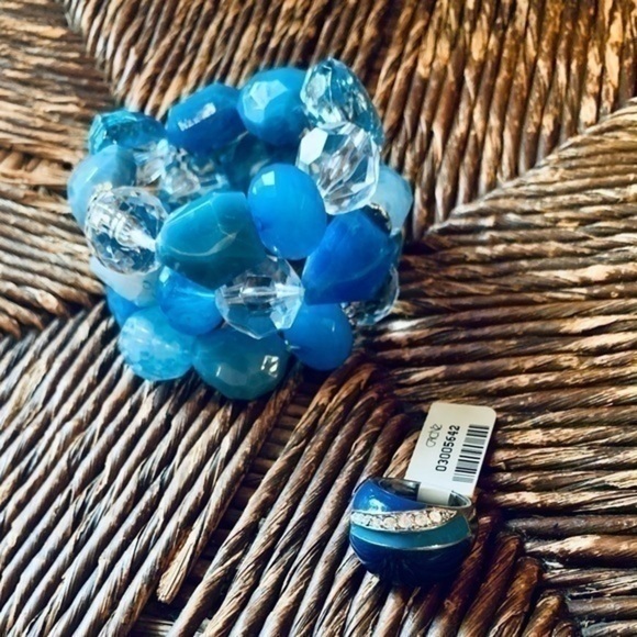 ✨💙✨ Three Stack of Chunky Blue Acrylic Stretch Bracelets Bundle ✨💙✨ - Picture 5 of 6